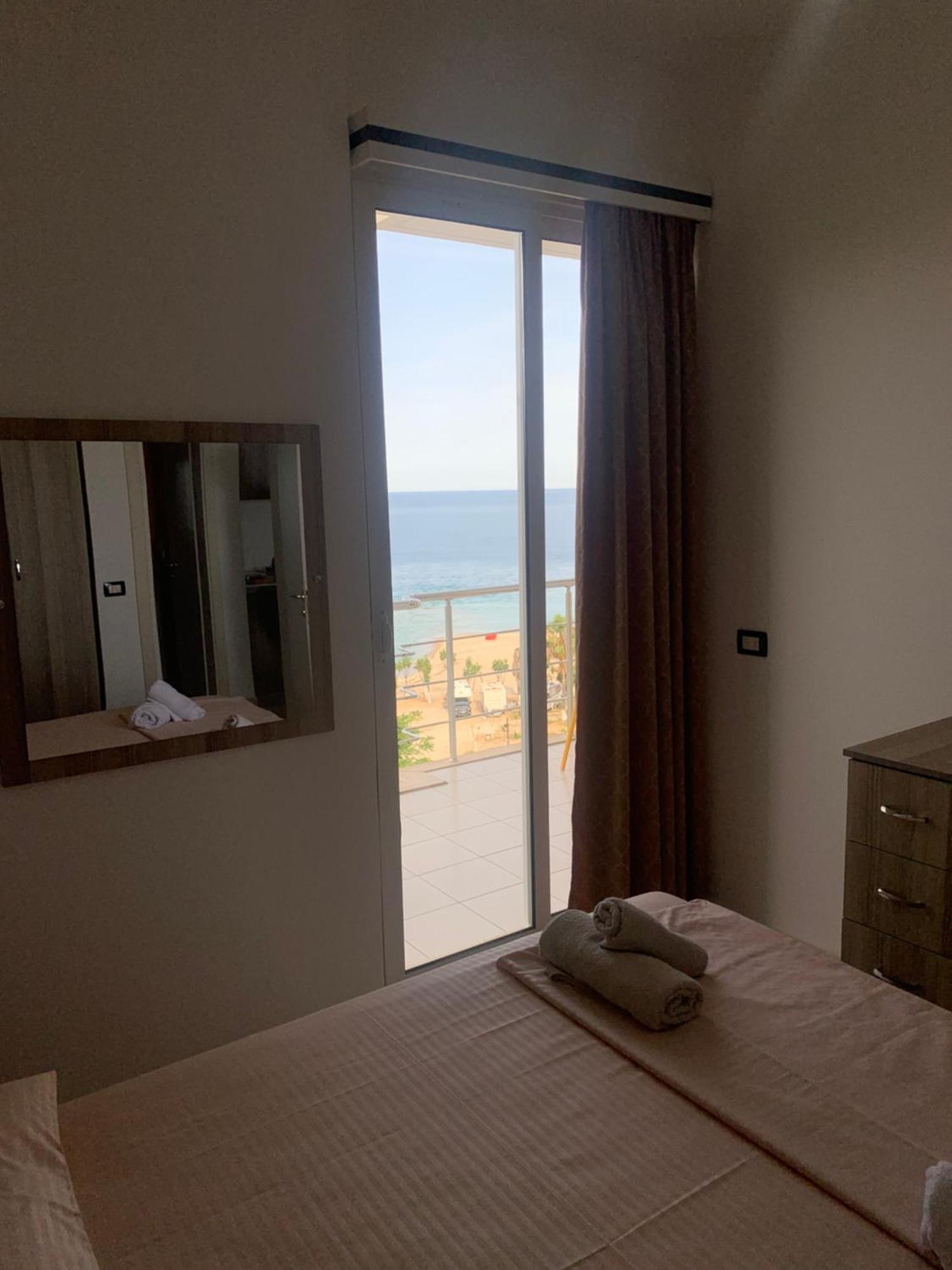 Adriatik Apartaments Sarandë Buitenkant foto